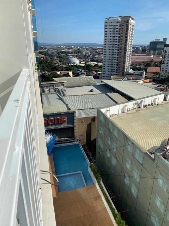 Hola! Condotel @ Inspiria Davao City Kültér fotó