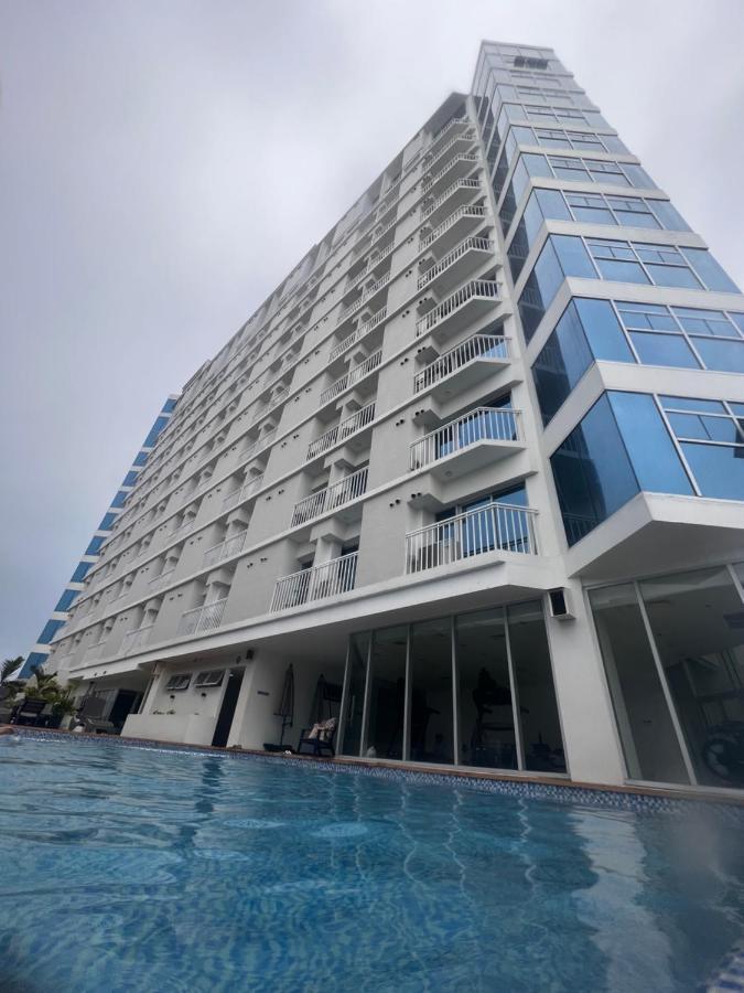 Hola! Condotel @ Inspiria Davao City Kültér fotó